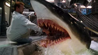 Pět důvodů, proč je Útok z hlubin nejzábavnějším a zřejmě i nejlepším žraločím filmem od dob Čelistí.