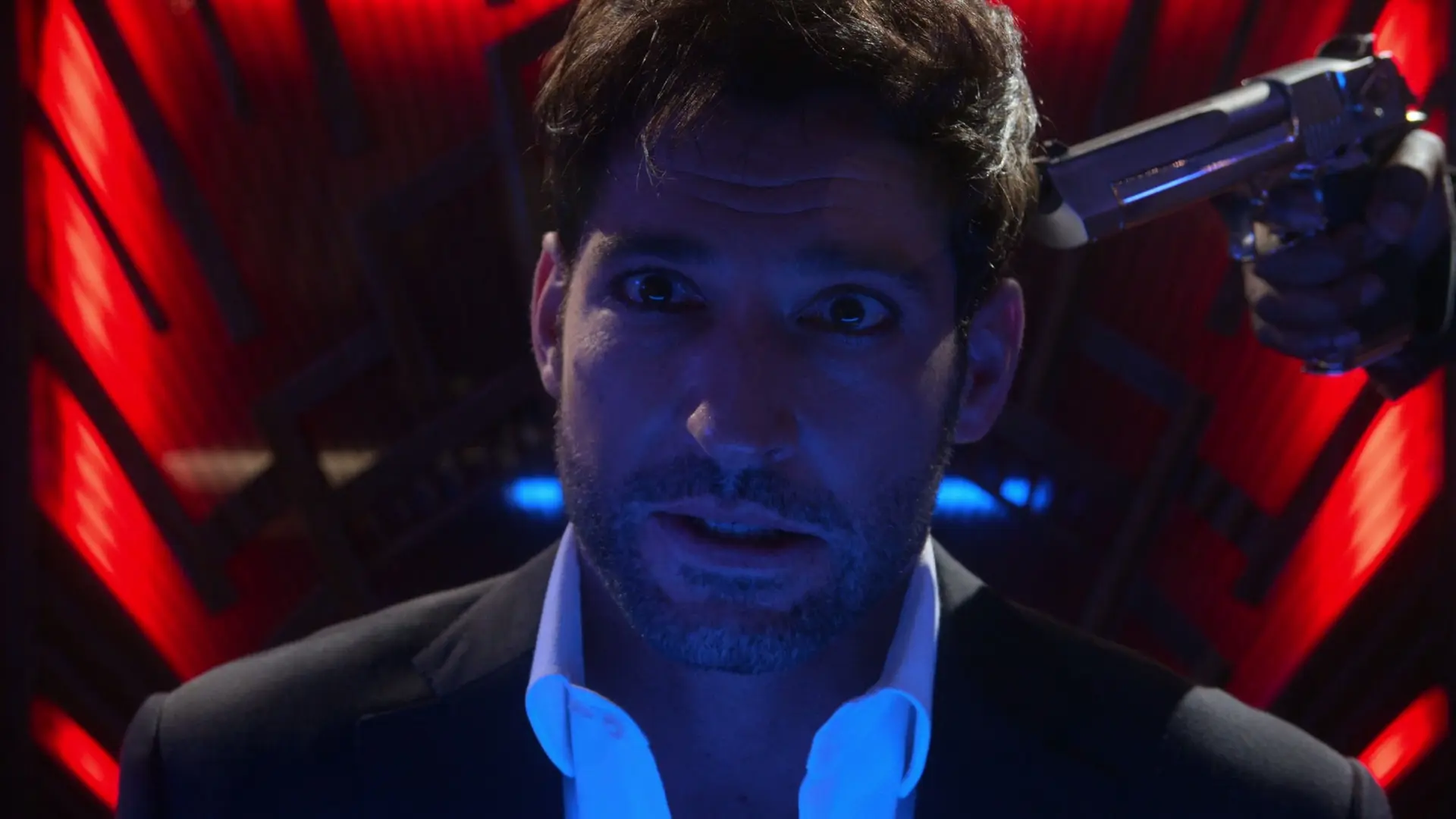 serial-lucifer-sve-divaky-opet-sokuje-krome-boje-o-pozici-noveho-boha-prinasi-smrt-dalsiho-archandela-3