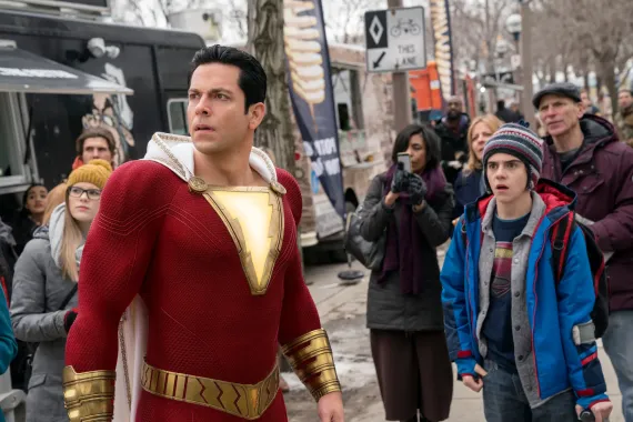 Shazam! 2: Natáčení se rozběhlo a venku je první fotka z placu