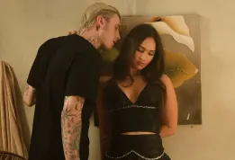 Film, kvůli kterému si jedna z nejvíc sexy hereček Hollywoodu rozbila manželství s otcem svých tří dětí, se odhaluje v prvním traileru