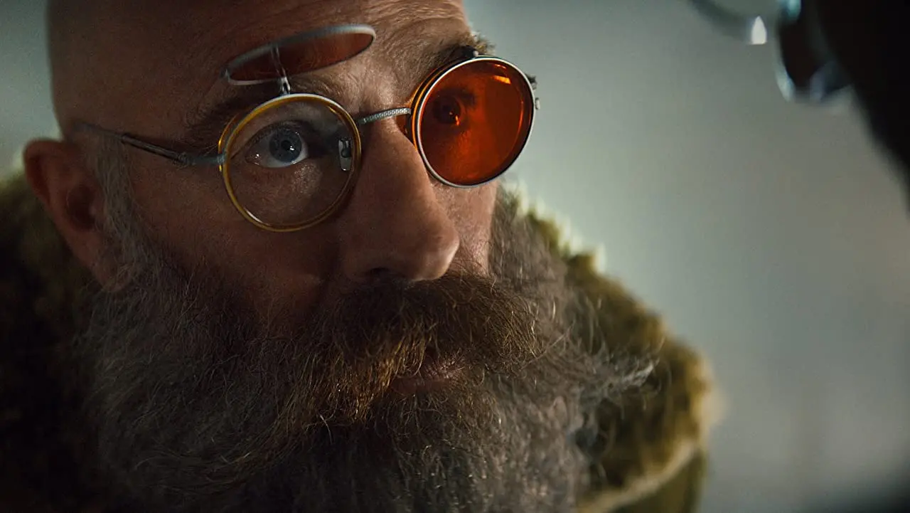 chlapec-s-parozim-jako-jedina-nadeje-pro-lidstvo-v-serialu-sweet-tooth-uvidite-co-by-se-stalo-kdyby-svet-zachvatil-horsi-virus-nez-covid-19-9