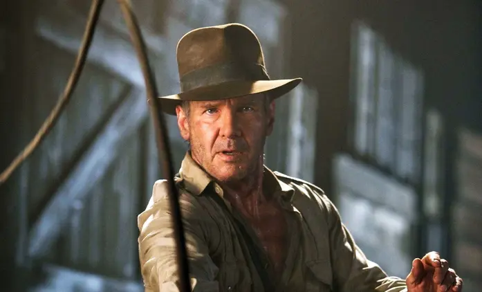 Indiana Jones 5: V Londýně začalo natáčení a sousedé jsou z obrovského štábu nešťastní