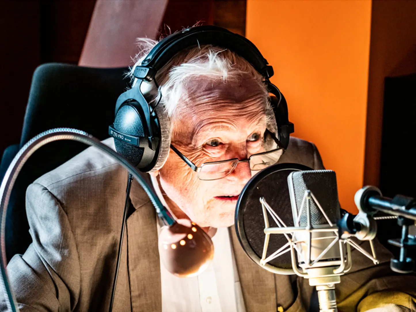 film-tajemstvi-a-smysl-zivota-predstavuje-mystickeho-hrdinu-5