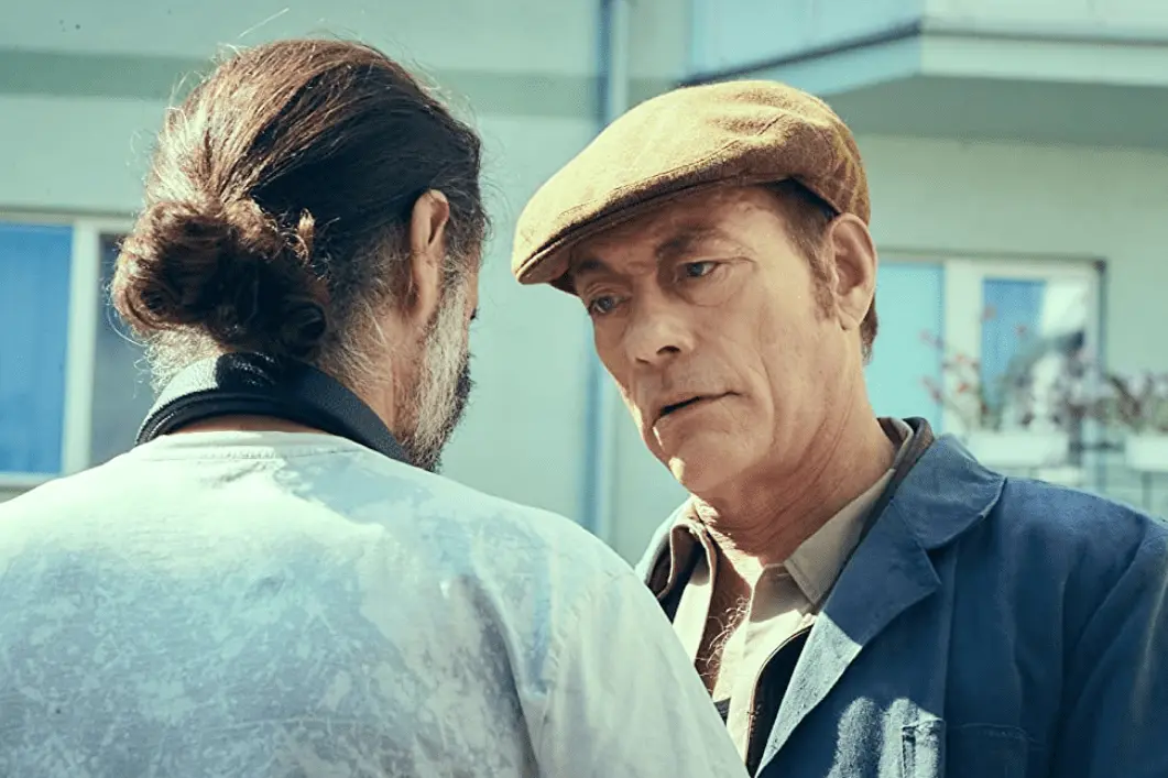 netflixove-premiery-na-cervenec-dockaji-se-divaci-serialu-biohackers-fanousci-romanci-od-jojo-moyesove-i-milovnici-hororu-a-totalne-ujetych-reality-sou-1