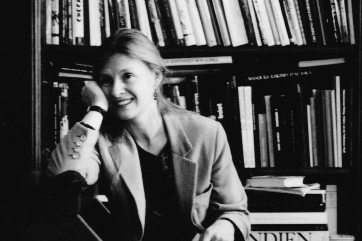 novy-dokument-od-netflixu-se-nese-v-gotickem-duchu-mlada-krasna-zena-byla-nalezena-mrtva-v-bile-kosili-a-jediny-podezrely-je-neuspesny-basnik-a-novinar