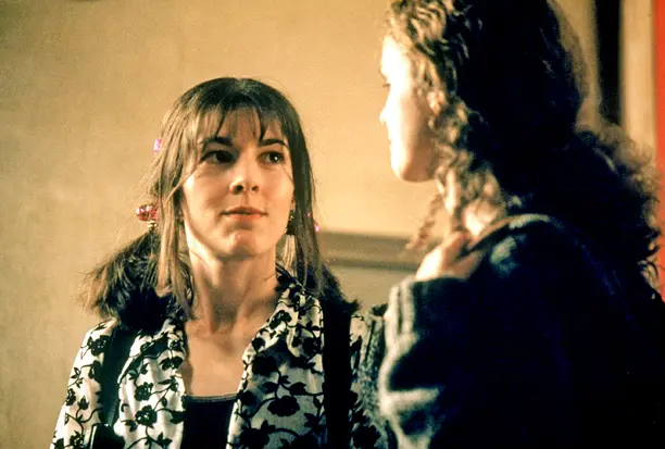 Tohle se může stát jen v Hollywoodu: neuvěřitelný skutečný příběh scenáristky, která ve třiceti předstírala náctiletou, aby dostala práci a oblafla i studio Disney