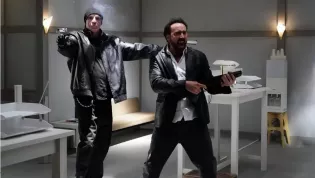 Trailer: Ve svém nejdivočejším filmu bude mít na sobě Nicolas Cage přidělané bomby