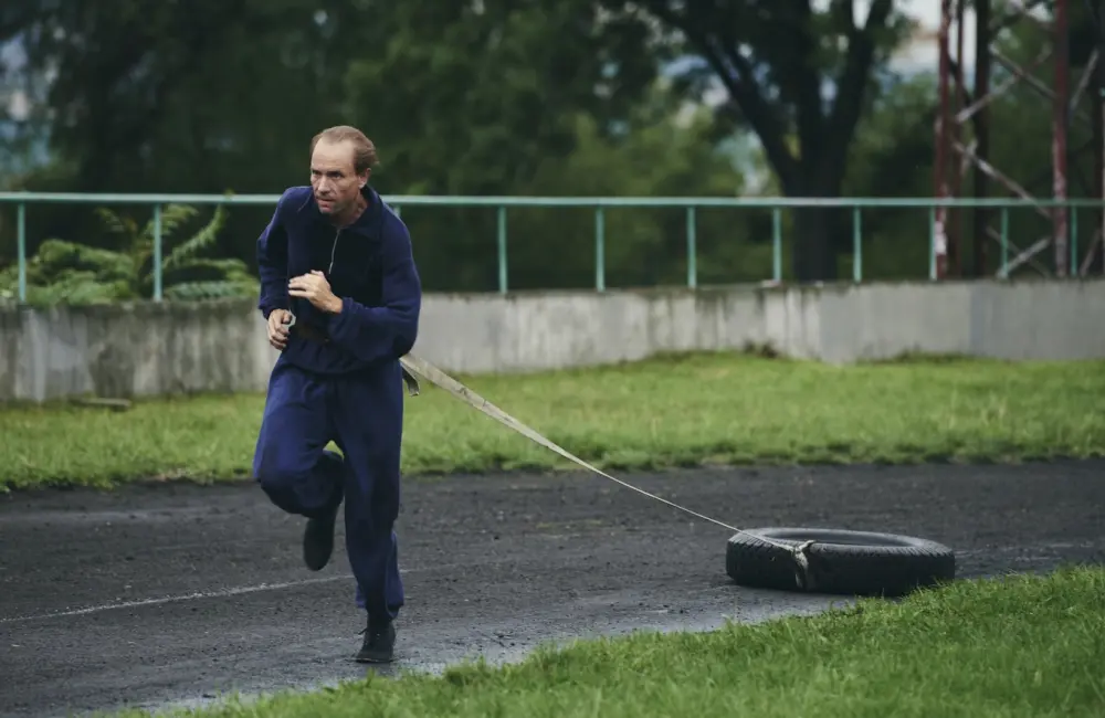 Komentáře týdne: Filmový Zátopek je tak trochu český Forrest Gump. "Mimoň, od kterého nemůžete očekávat zásadové hrdinství, ani podrazy."