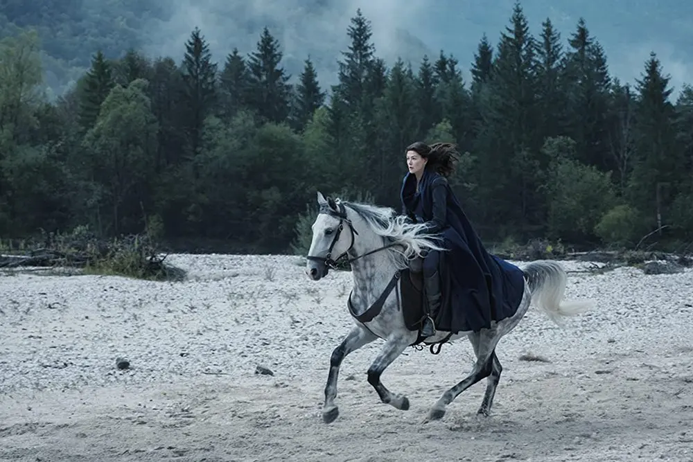 Natáčel se v České republice, autora předlohy inspiroval Tolkien. Fantasy seriál The Wheel of Time představuje upoutávku