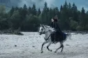 Natáčel se v České republice, autora předlohy inspiroval Tolkien. Fantasy seriál The Wheel of Time představuje upoutávku