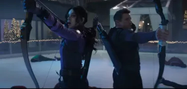 Trailer: Ve „vánoční“ marvelovce bude Hawkeye zaučovat svou nástupkyni