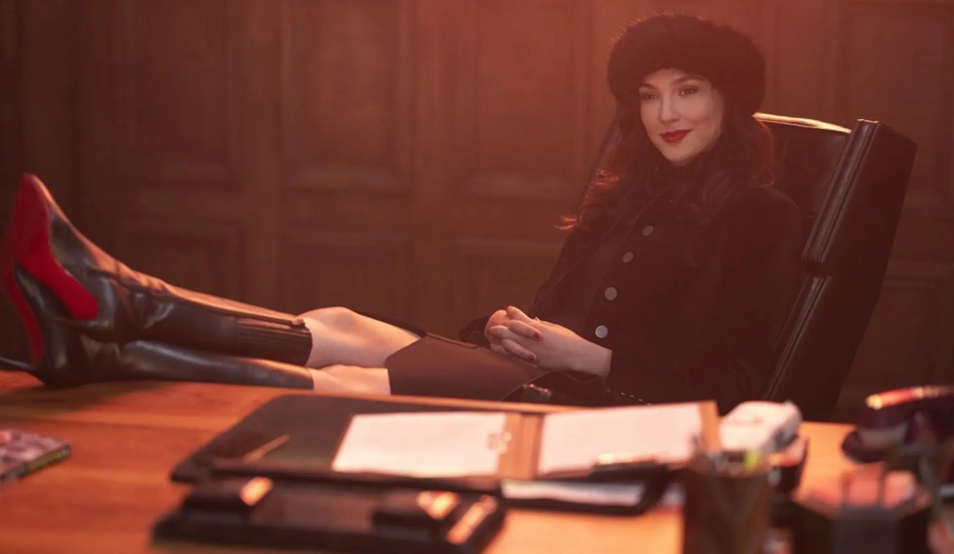 Red Notice je snahou o modernějšího Indiana Jonese. Tvůrci ale šetřili na tricích, že i starý Old Shatterhand vypadá lépe