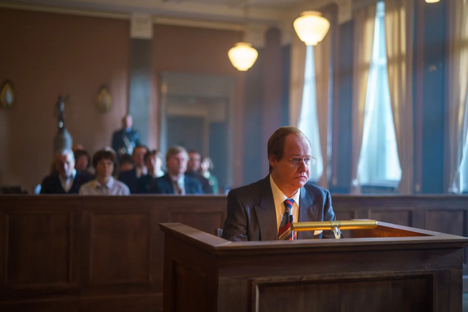 serial-necekany-vrah-nabizi-exkluzivni-pohled-do-jedne-ze-slavnych-politickych-vrazd-5