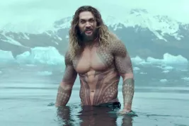 Jason Momoa málem hrál další legendární roli. Nové video ukazuje, jak měl představitel Aquamana vypadat ve zrušené Vráně