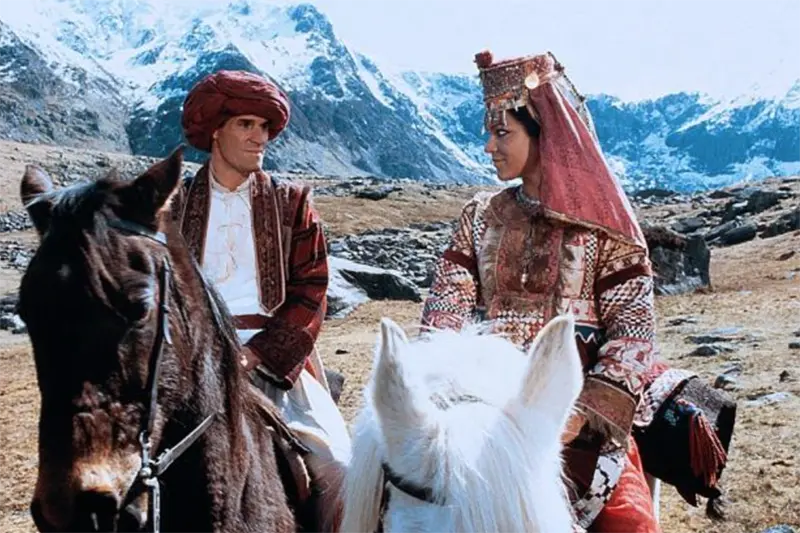 ptaci-v-trni-navrat-do-raje-nebo-sever-a-jih-serialovy-navrat-do-80-let-3