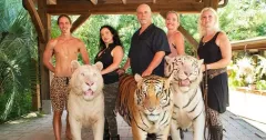 Pán tygrů je zpět s příběhem sexuálního predátora a šarlatána Doca Antlea