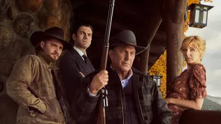 Yellowstone nabízí kvalitní mix Dallasu, Kmotra a moderních krimi seriálů. Nejlepší jsou na něm nestárnoucí Kevin Costner a ďábelská Kelly Reilly