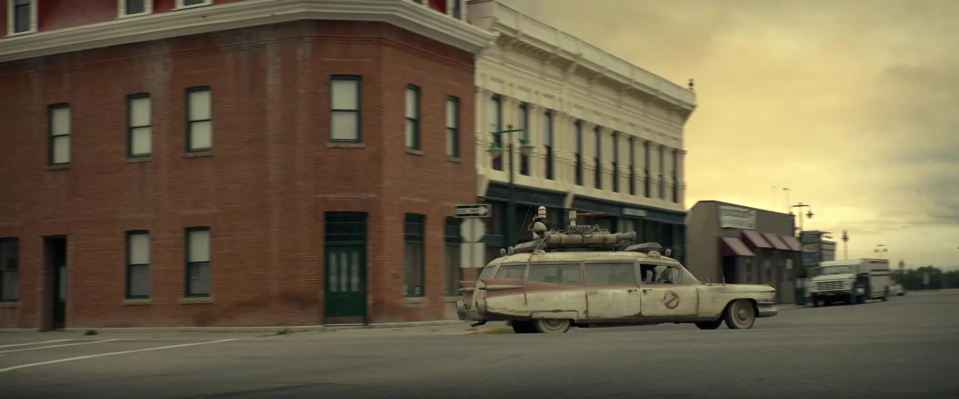 novi-krotitele-duchu-se-snazi-nostalgicky-vzpominat-jedna-z-hlavnich-postav-to-ale-trochu-kazi-11