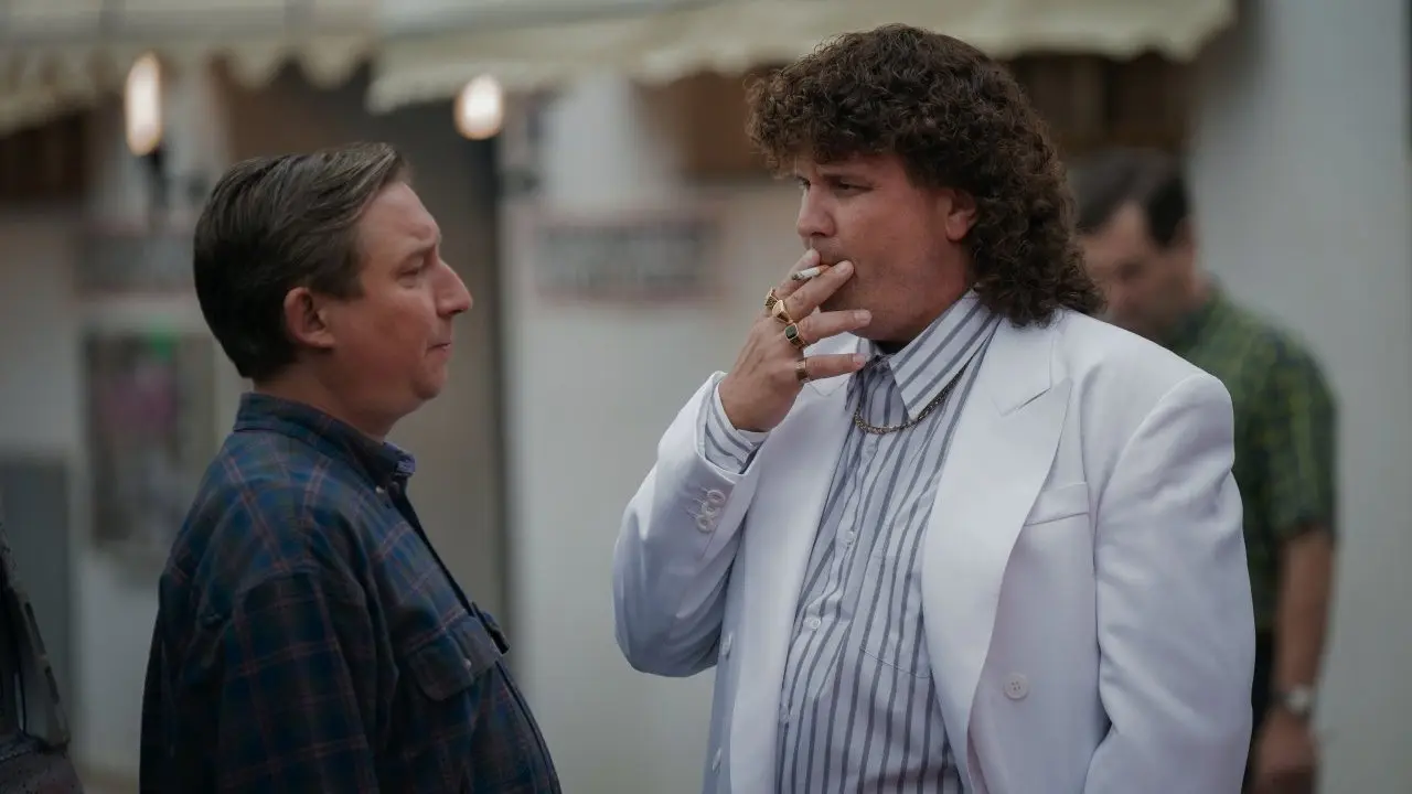 Co nebylo v seriálových Devadesátkách: Ivan Jonák dělal bodyguarda Karlu Krylovi, Antonín Běla přežil útok protitankové střely