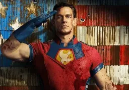 Peacemaker: John Cena jako připitomělý bojovník za mír je zpět. A ukazuje ostatním superhrdinským seriálům vztyčený prostředník