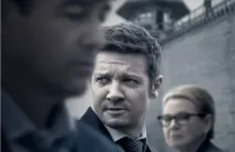 Mayor of Kingstown s Jeremym Rennerem je výtečným pohledem na krvavý boj s organizovaným zločinem. Americkým kritikům se ale drsný krimi seriál moc nezamlouvá