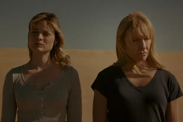 Šokující úvod a nejotravnější postava poslední doby. Seriál Mozaika lží je mysteriózní křeč