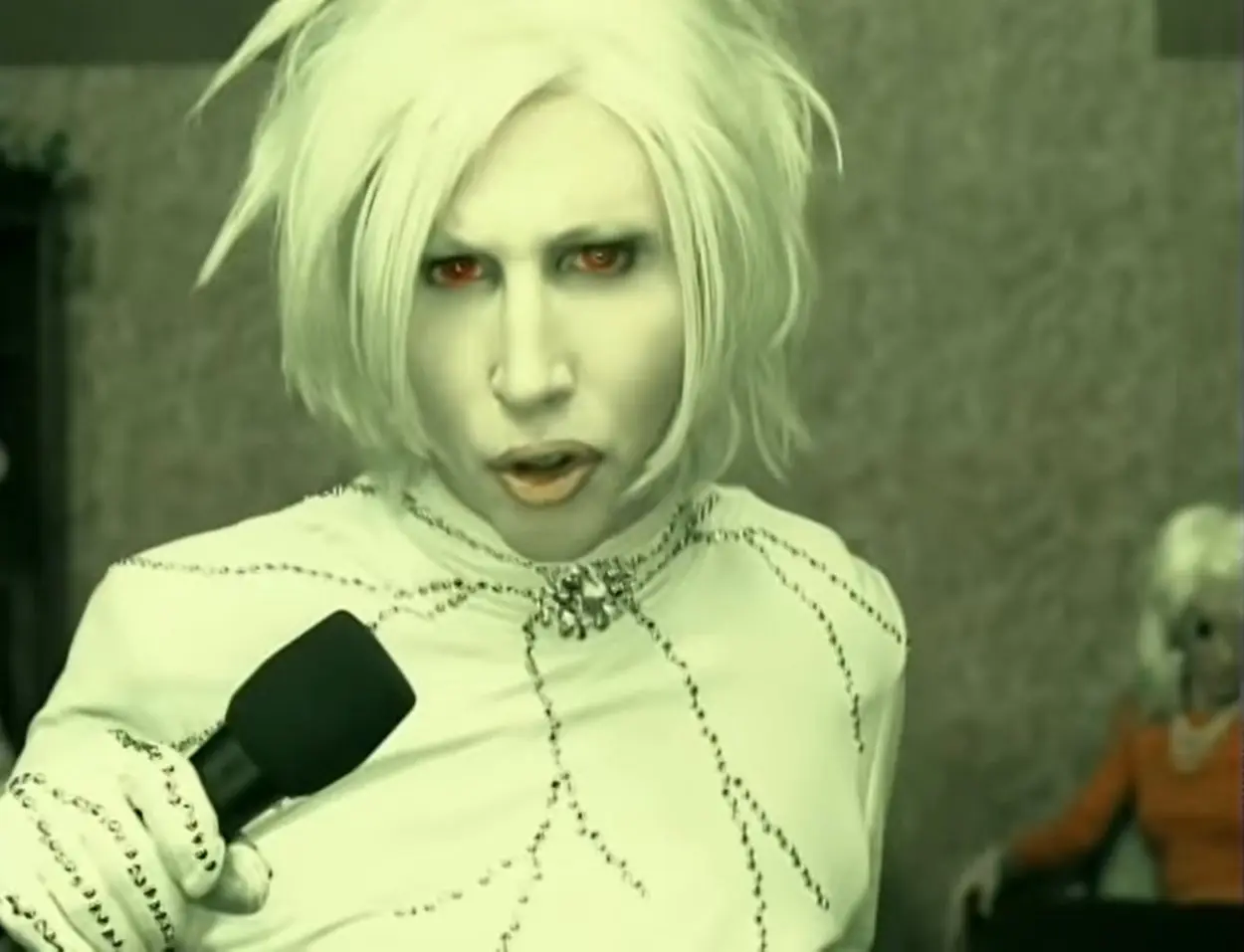 bestie-manson-dokument-hbo-odhaluje-nejdesivejsi-stranky-zpevaka-a-utrpeni-zenskych-obeti-1