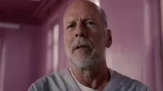 Bruce Willis údajně trpí demencí, a proto ve velkém točí laciné filmy, aby stihl zajistit svou rodinu