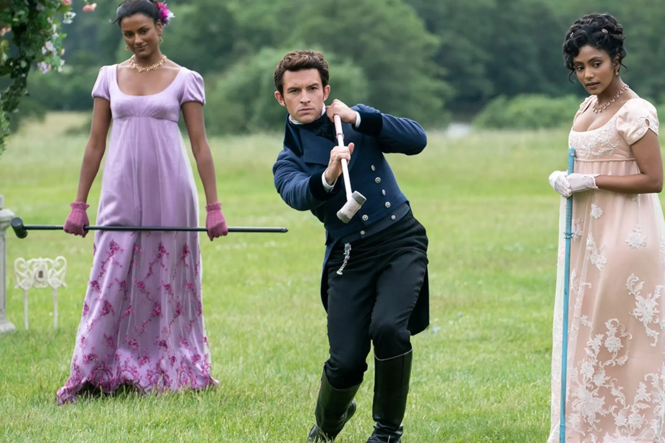 Jaká je druhá série Bridgertonových? Vévoda chybí, i sexu je méně, ale příběh vyzrál
