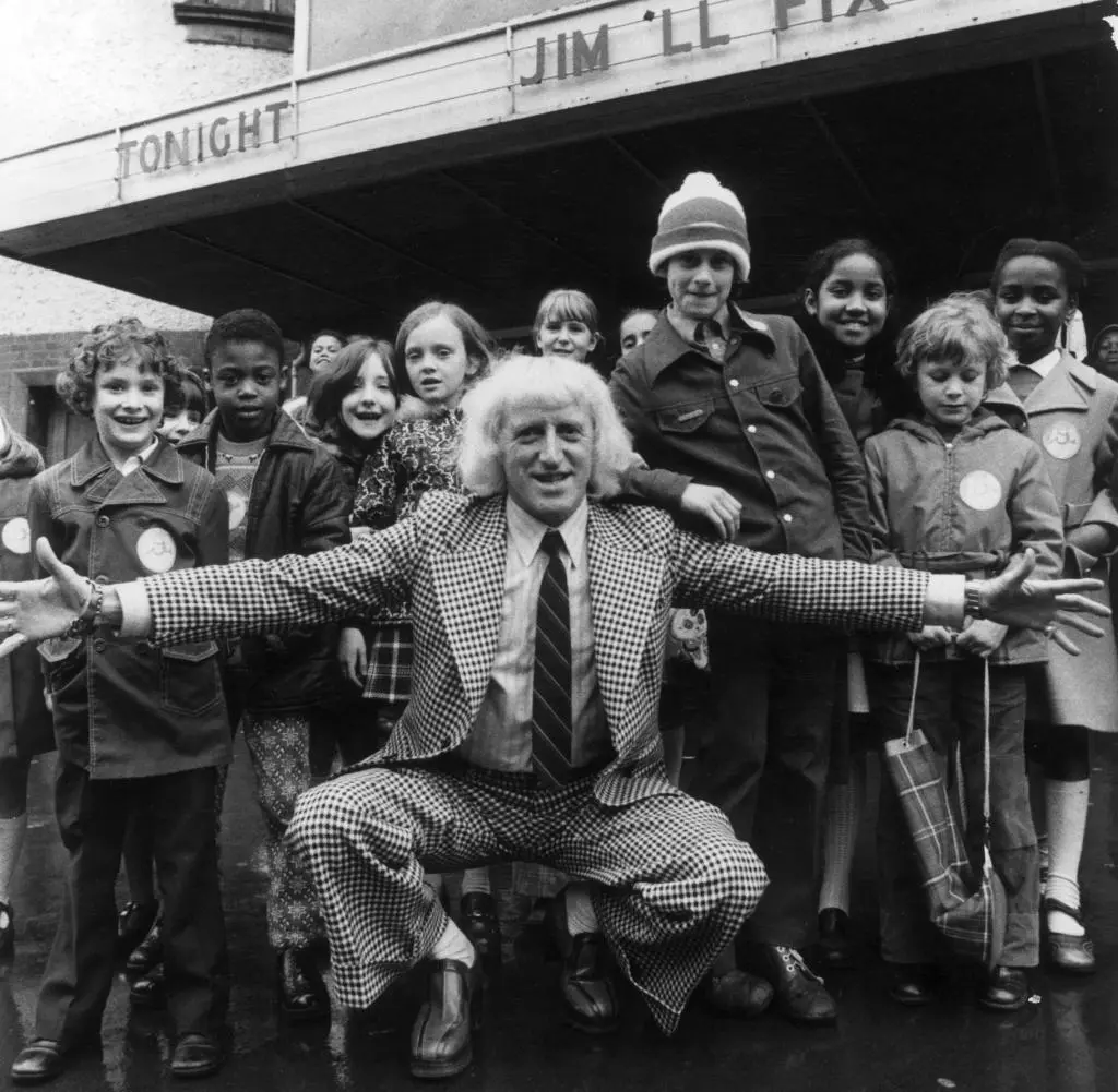 britsky-horor-pripomina-pribeh-predatora-jimmyho-savila-behem-jehoz-neodhaleni-selhali-vsichni-kteri-mohli-4