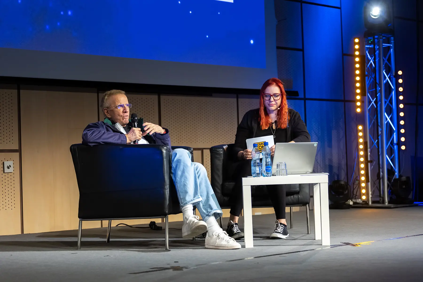 comic-con-2022-tarzan-s-bondem-na-prochazce-holly-by-chtela-byt-kocourem-a-kotleta-toci-pornohoror-2