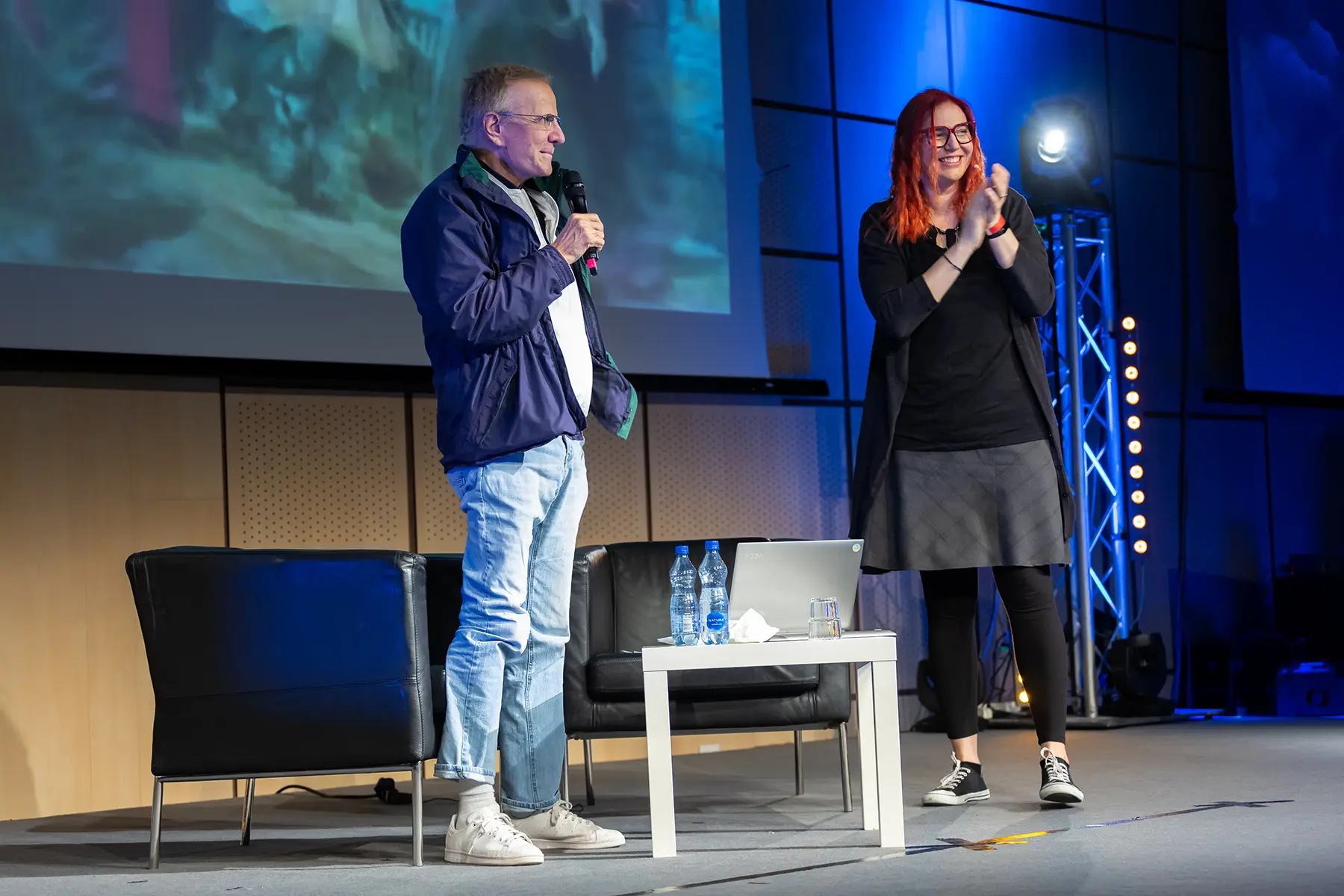 comic-con-2022-tarzan-s-bondem-na-prochazce-holly-by-chtela-byt-kocourem-a-kotleta-toci-pornohoror-3