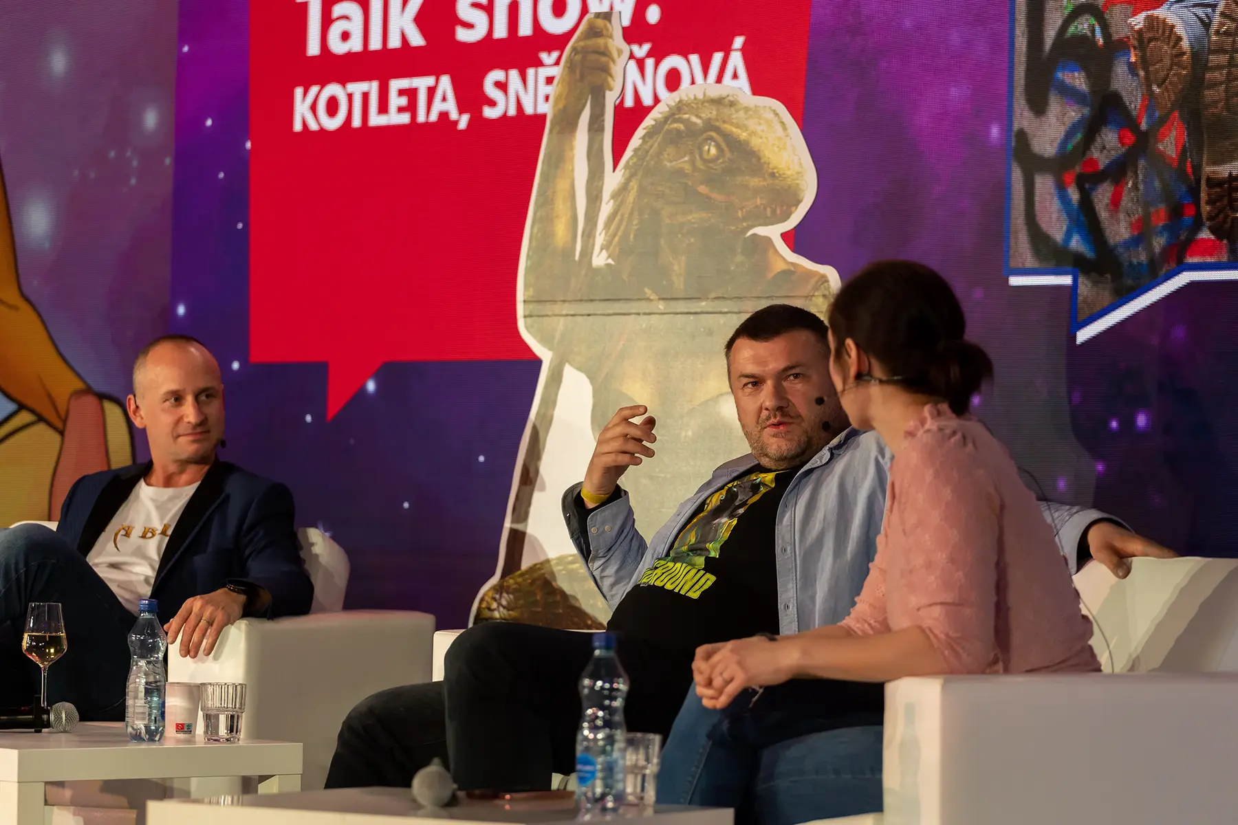 comic-con-2022-tarzan-s-bondem-na-prochazce-holly-by-chtela-byt-kocourem-a-kotleta-toci-pornohoror-9