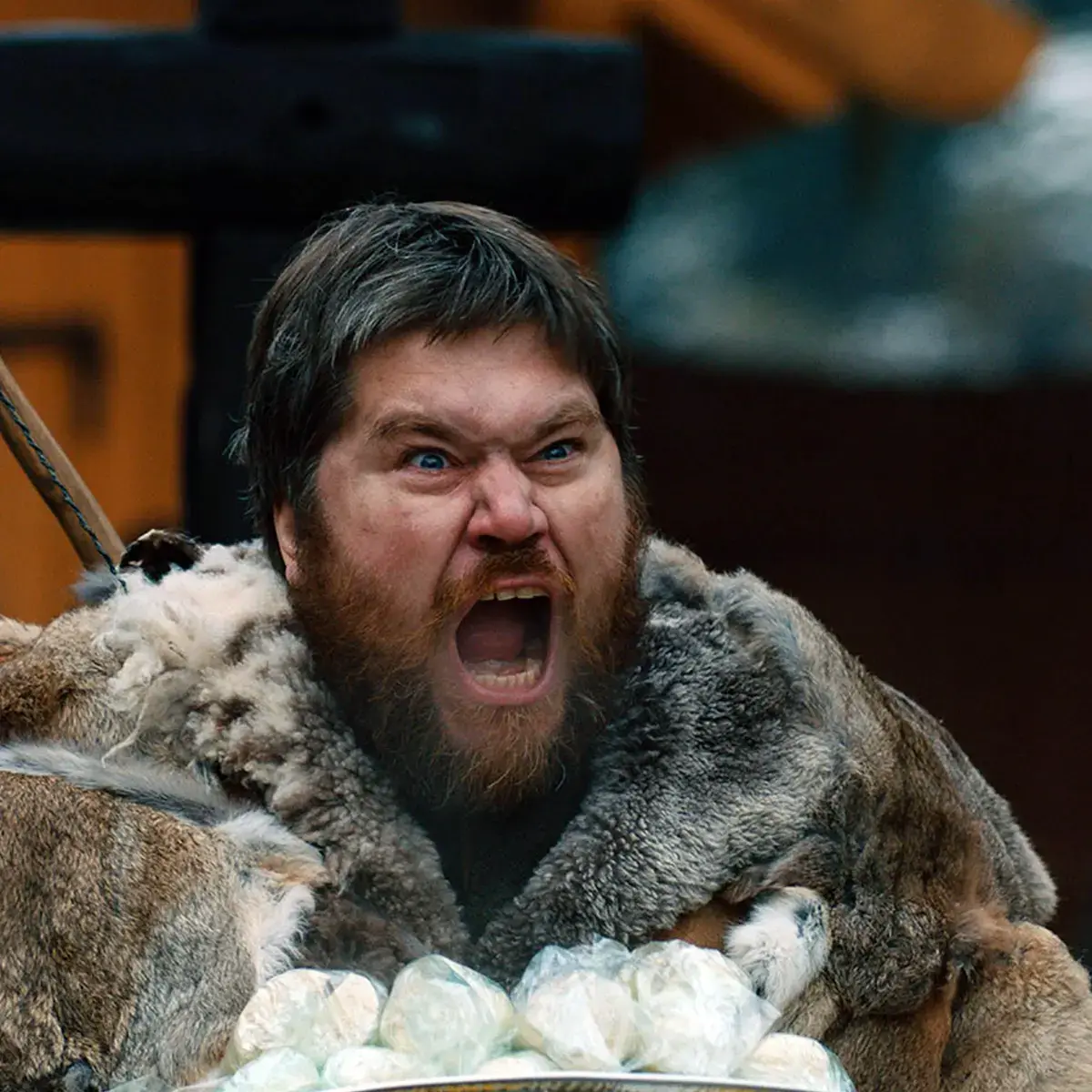 divoch-chce-uniknout-pred-povinnostmi-do-prirody-neprekvapive-si-tim-moc-nepomuze-trefna-danska-komedie-o-krizi-muzstvi