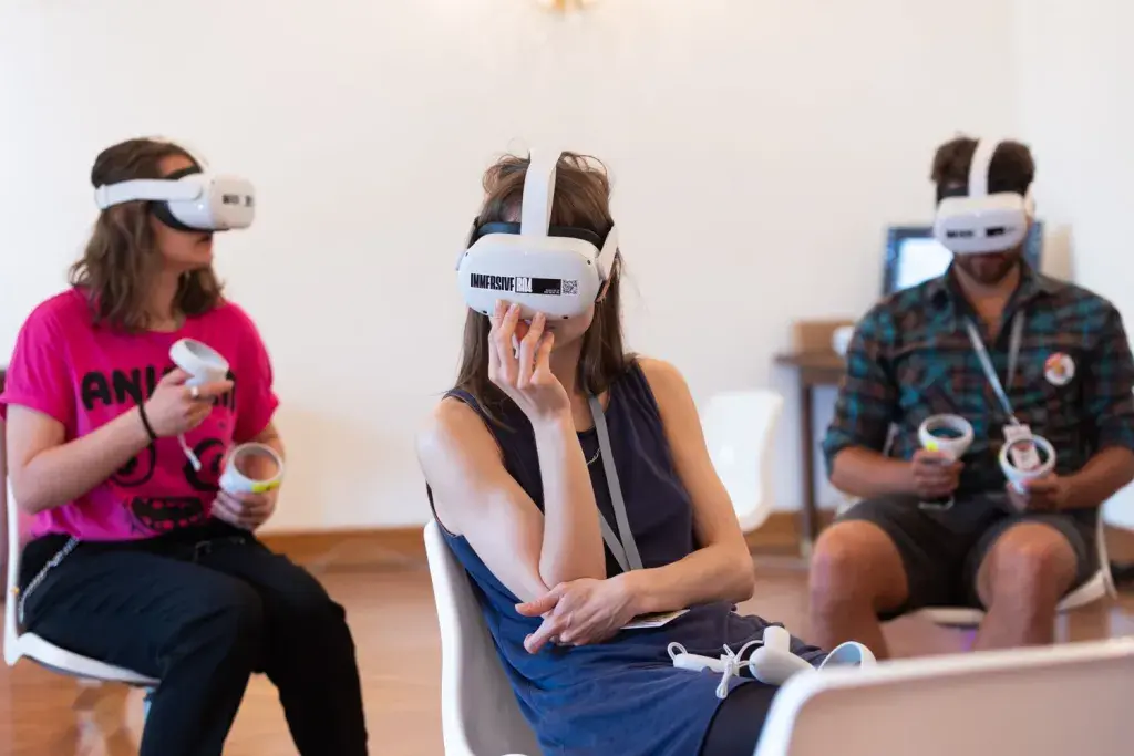 z-vr-uz-se-vam-zaludek-nezvedne-tedy-snad-technologii-pomohla-pandemie-a-uz-se-v-ni-nasli-i-umelci