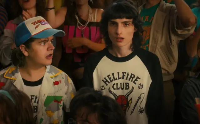 Čtvrtá série Stranger Things neskrývá ambice, nohy jí ale podráží dlouhá stopáž a stárnutí hrdinů