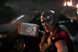 Thor počtvrté už nepřipomíná ani vlastní parodii, ale cosplay sraz