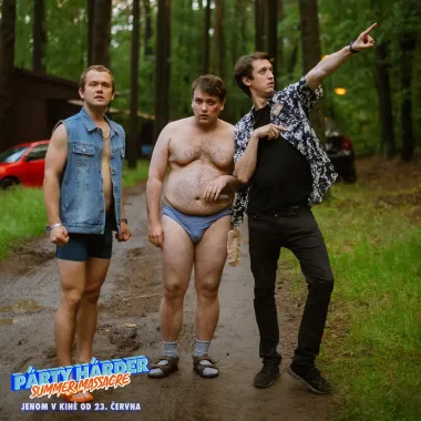 Premiéra nejzvrhlejšího filmu roku se blíží. Láká na letní masakr na Mácháči, afterparty proběhne na lodi
