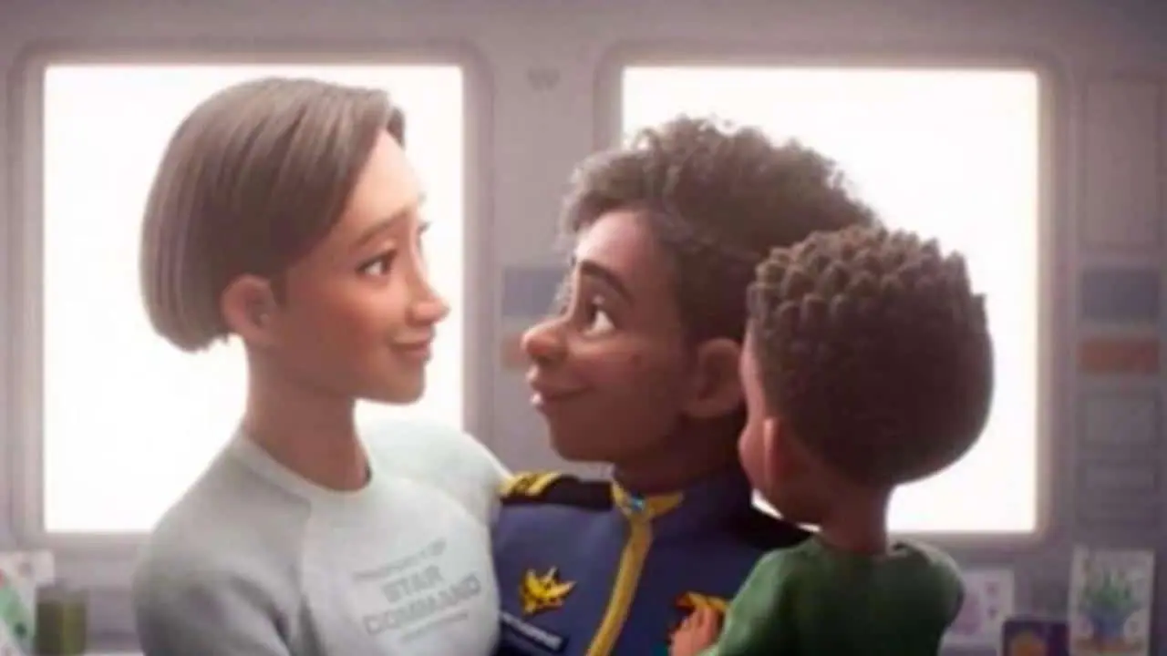 Rakeťáka od Pixaru strhávají k zemi lidé nespokojení s lesbickým polibkem. Může za jeho propad ale jenom tohle?