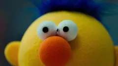 Hororový YouTube fenomén zkusí šanci jako televizní seriál. K těmhle loutkám děti nepouštějte!