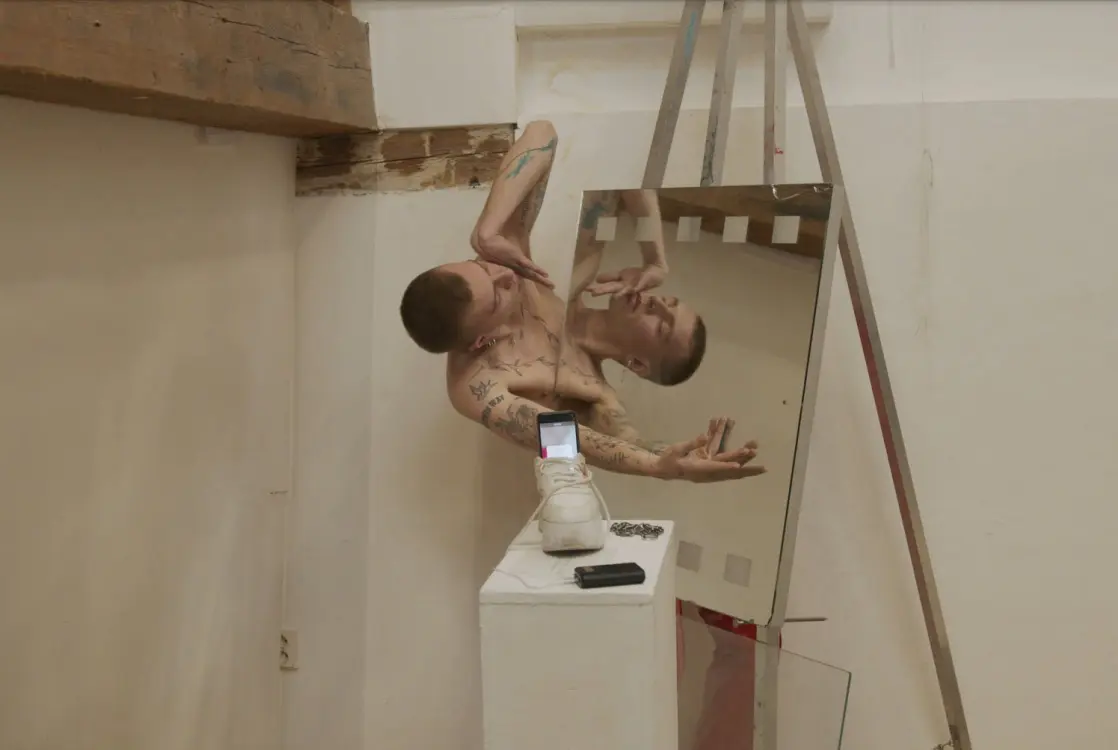 zkouska-umeni-je-na-povrchu-skvela-komedie-a-pod-nim-slusne-existencialni-drama-a-kandidat-na-nejlepsi-cesky-film-varu-1