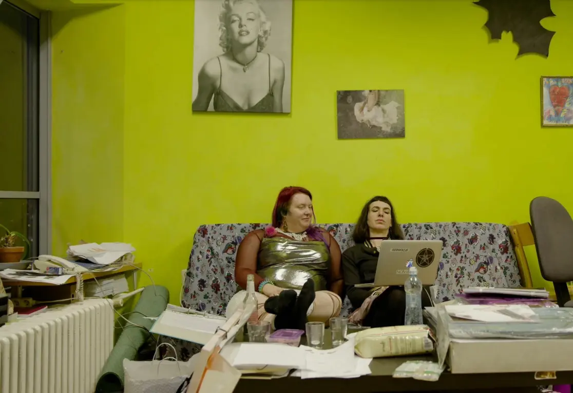 zkouska-umeni-je-na-povrchu-skvela-komedie-a-pod-nim-slusne-existencialni-drama-a-kandidat-na-nejlepsi-cesky-film-varu-2