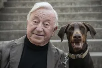 Lidé, psi a ponožky od maminky. Další průměrná česká romantická komedie