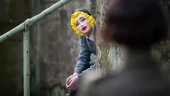 Bizarní horor Muži se do toxické maskulinity noří způsobem, který uspokojí málokoho. To ale neznamená, že to dělá špatně