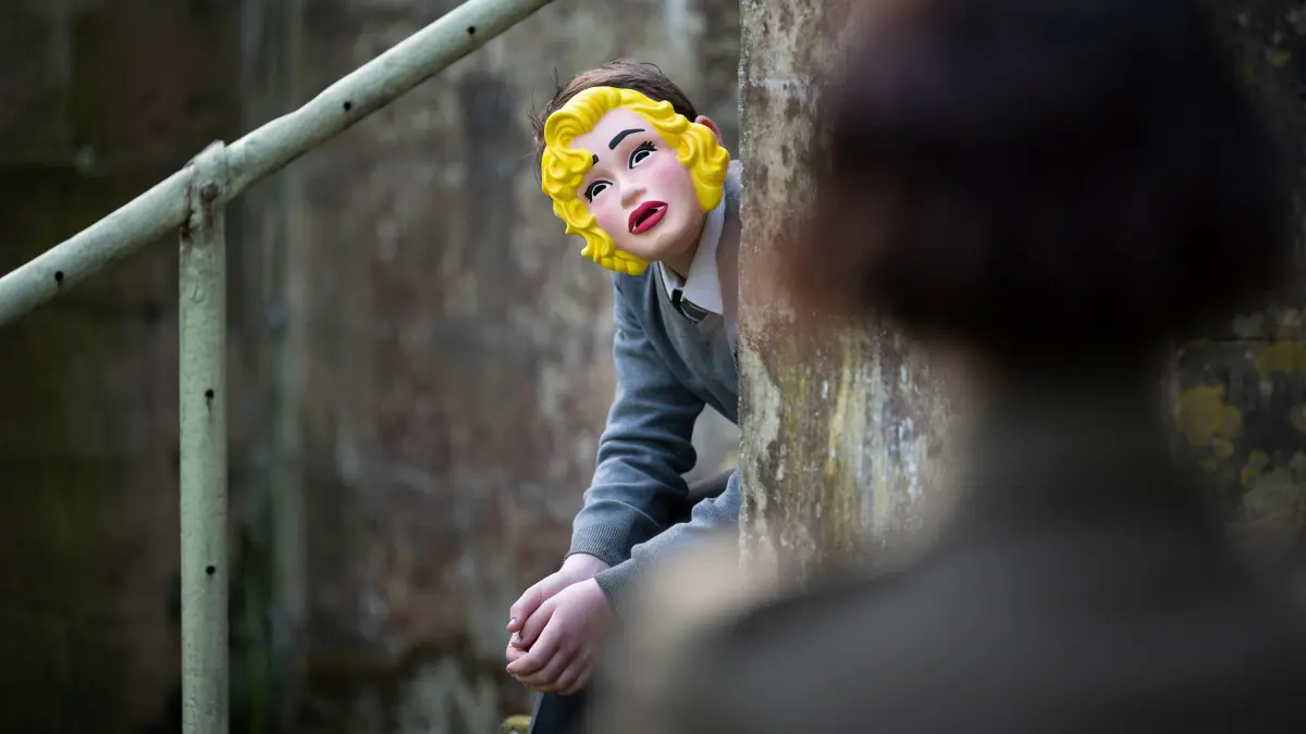 Bizarní horor Muži se do toxické maskulinity noří způsobem, který uspokojí málokoho. To ale neznamená, že to dělá špatně