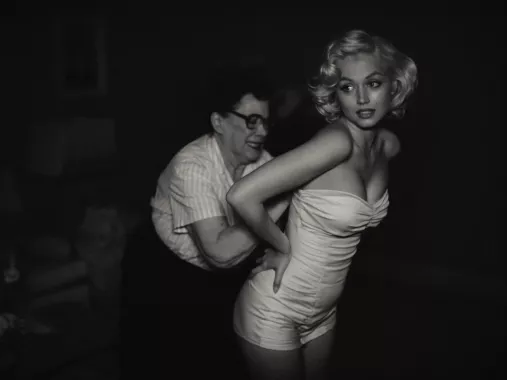 Blondýnka v nové upoutávce naznačuje, že hlavní hrdinkou nebude Marilyn Monroe, ale Norma Jean. Kontroverzní herecké obsazení začíná dávat smysl