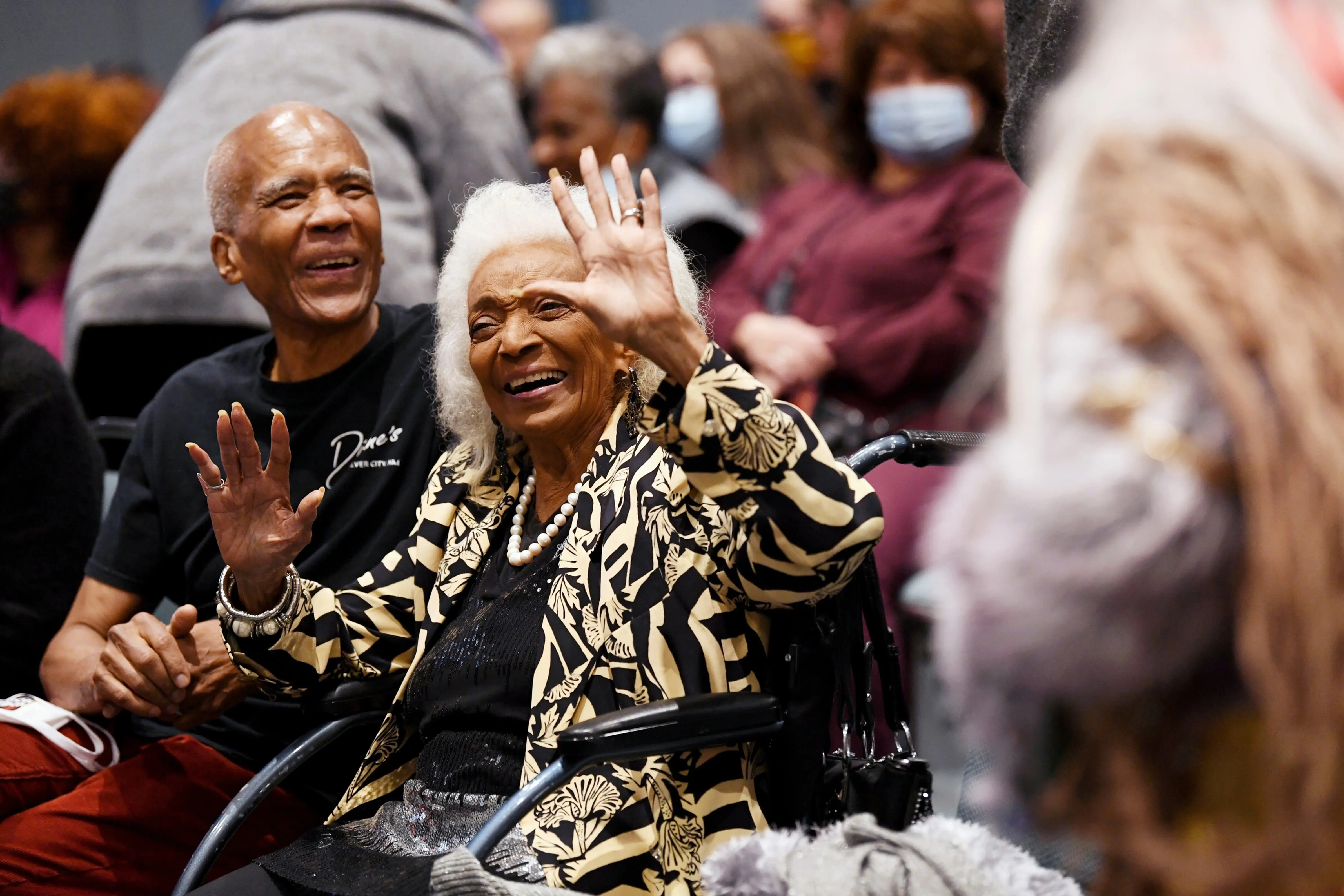 zesnula-nichelle-nichols-svou-roli-ve-star-treku-prolomila-nejvetsi-americka-tabu-slo-o-mnohem-vic-nez-zakazany-polibek-2