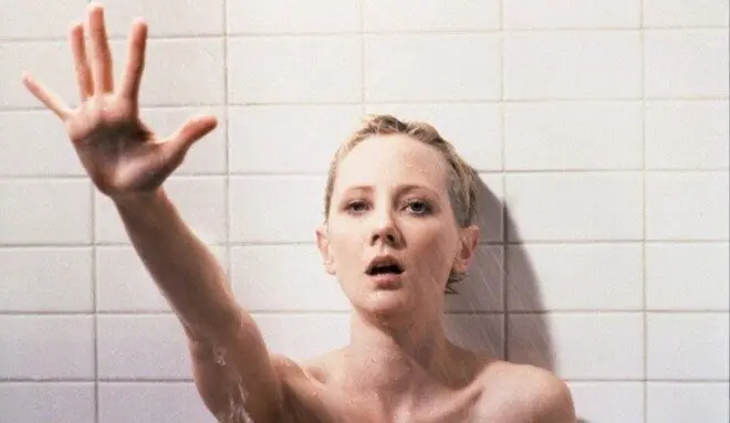 Po fatální nehodě zemřela hollywoodská hvězda. Anne Heche sváděla celoživotní bitvu s rodiči a návykovými látkami