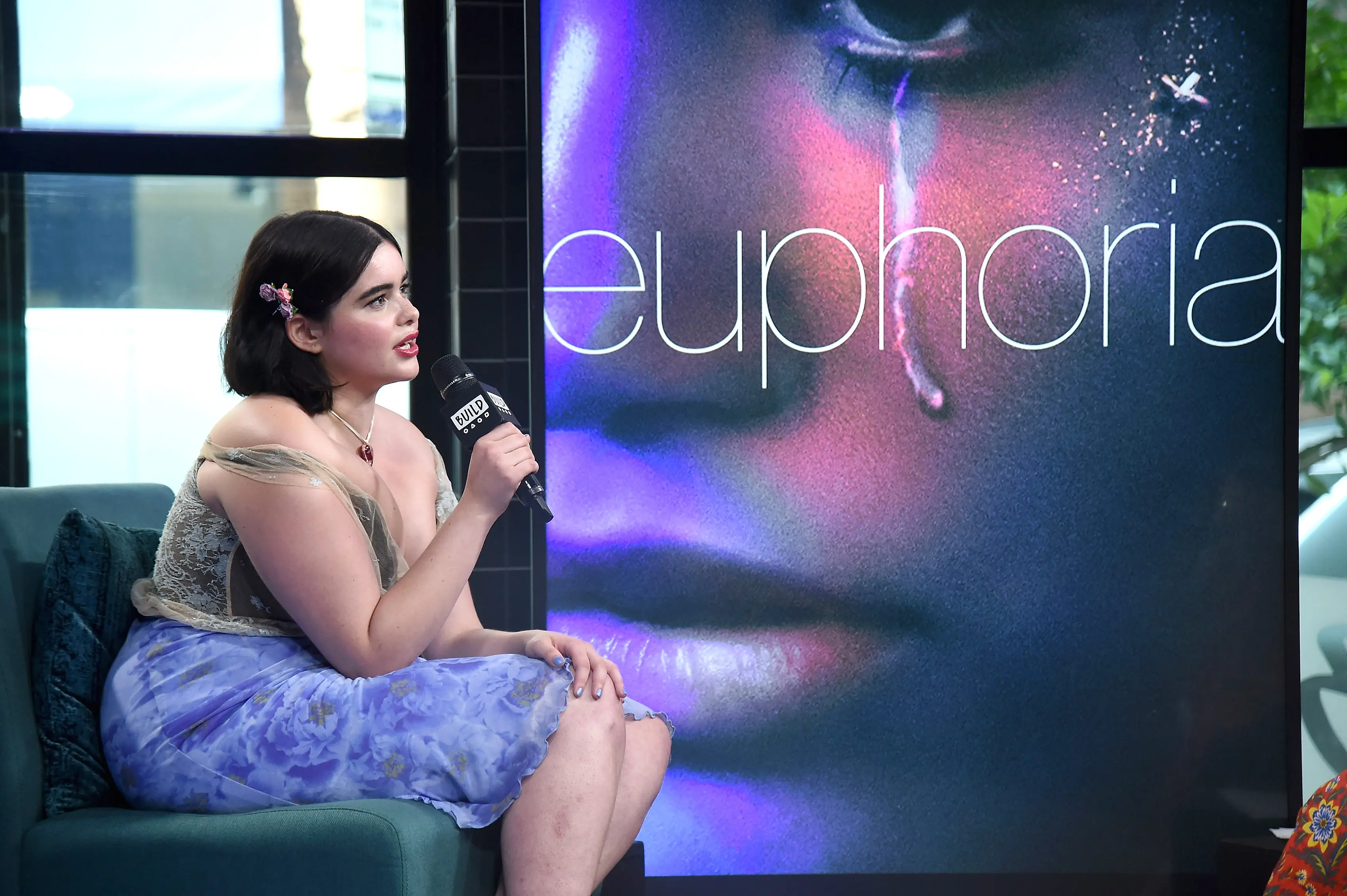 serialovy-fenomen-prisel-o-svou-nejtajuplnejsi-postavu-herecka-se-louci-v-slzach-a-s-otazniky