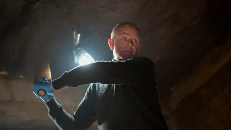 Thriller Jen na skok opisuje od Psycha, ale ve všem dojde jen na půl cesty